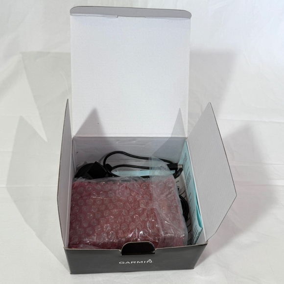 Garmin DriveAssist 50 LMT 5" with Built-In Dash Cam - Picture 2 of 5